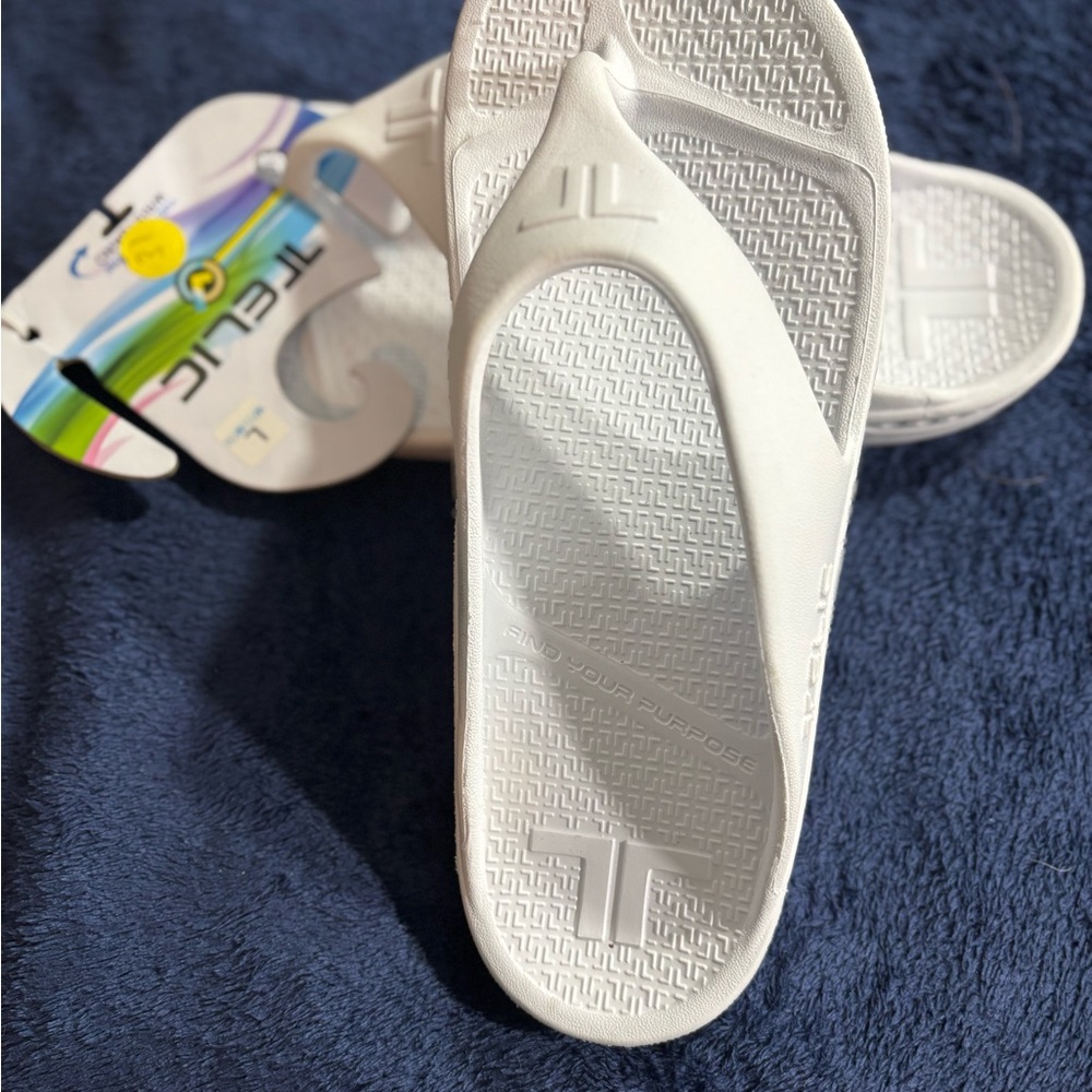 White Telic  Men's Flip Flops NWT